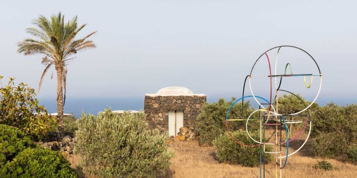 pantelleria,sicilia,magnetica,musica,arte,elettronica,festival,collina,territorio,paesaggio,installazioni,concerti,yoga,danza,notte,mare,turismo,cultura,estate,italia