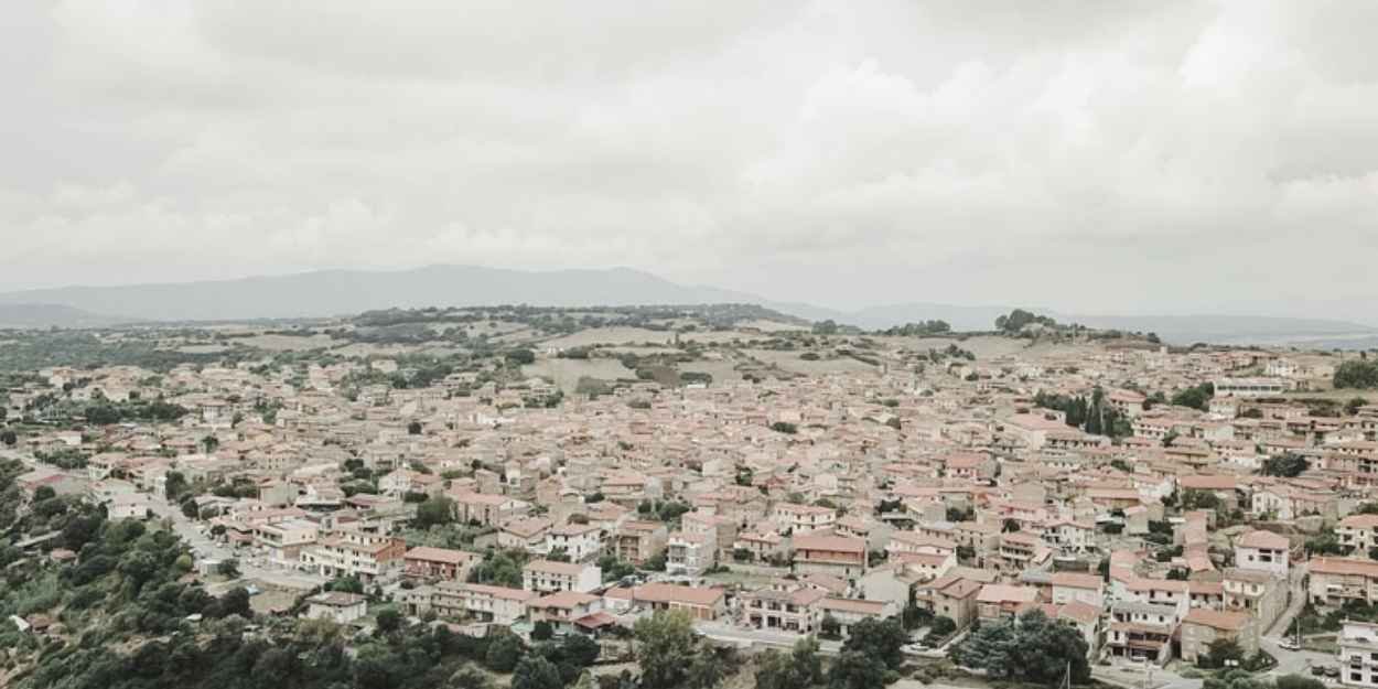 samugheo,sardegna,mandrolisai,agroalimentare,tessitura,panificazione,ricamo,vino,degustazioni,artigianato,enogastronomia,folklore,musica,laboratori,bambini,caseificazione,tradizione,sostenibilità,territorio,cultura