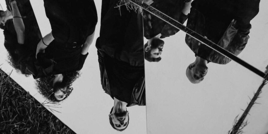 campania,napoli,artrock,prog,conceptalbum,nuprog,musicaindipendente,vinile,elettronica,worldmusic,illustrazione,ascoltocritico,banditaliane,rocksperimentale,albumdebutto,scenamusicale,ricercasonora,progettomusicale,underground,musica d’autore