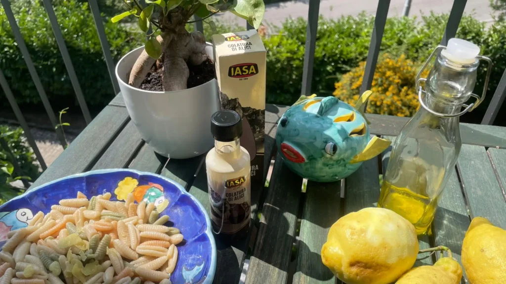 ricetta-pasta-colatura-alici-cetara-mediterranea-cucina-iasa-olio-limone-mollica-aglio